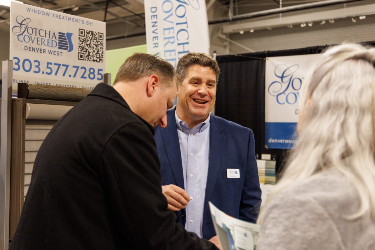 Homeowners and exhibitors at a Nationwide Expos home show, photo 3
