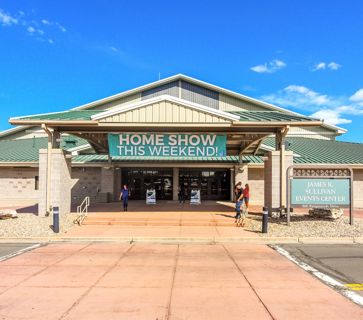 Homeowners and exhibitors at a Nationwide Expos home show, photo 7