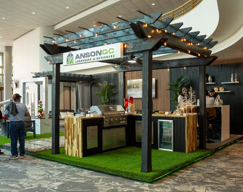 Homeowners and exhibitors at a Nationwide Expos home show, photo 5